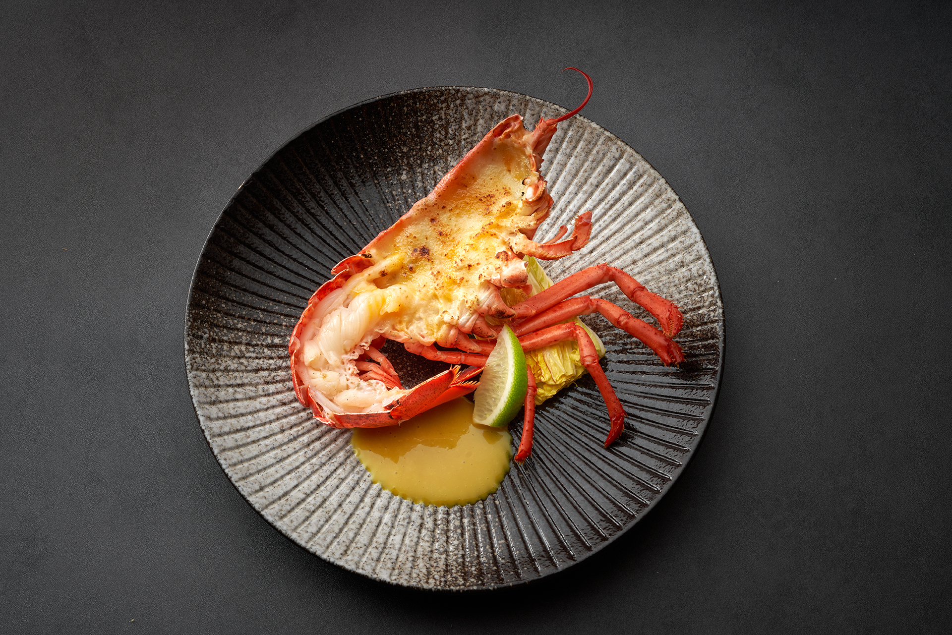 新鮮活龍蝦與海鮮鐵板料理